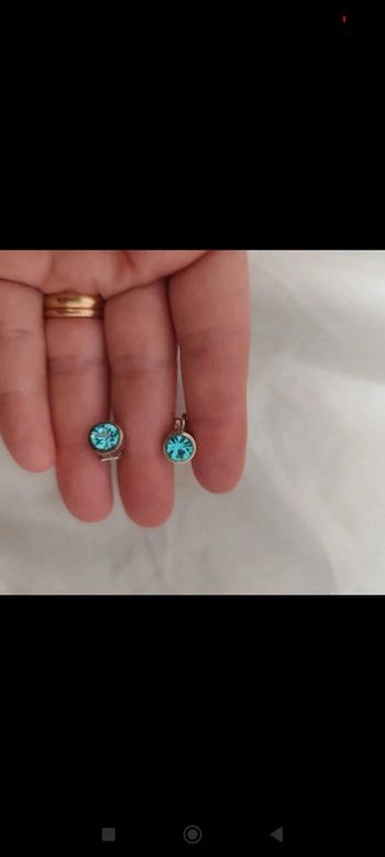 Puces boucles d'oreille bleues turquoise