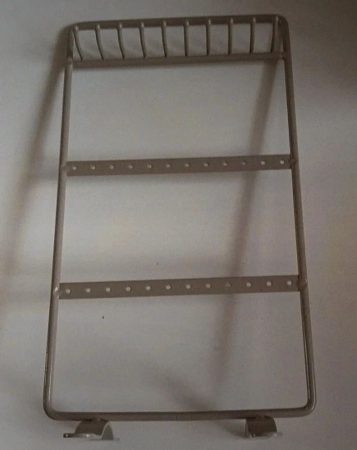 Porte bijoux en acier