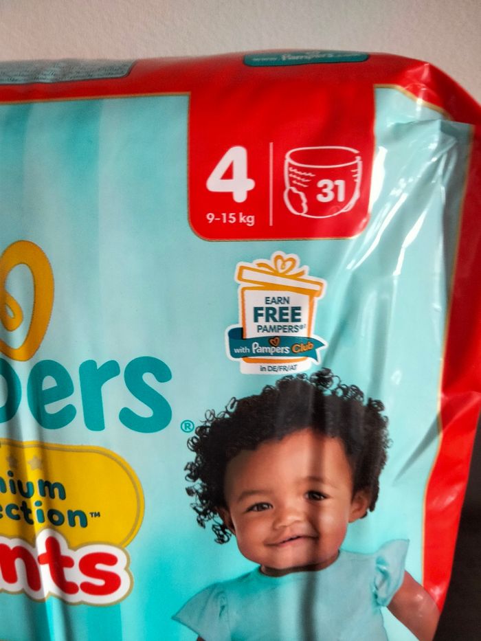 Paquet de Pampers pants premium protection taille 4 - photo numéro 2