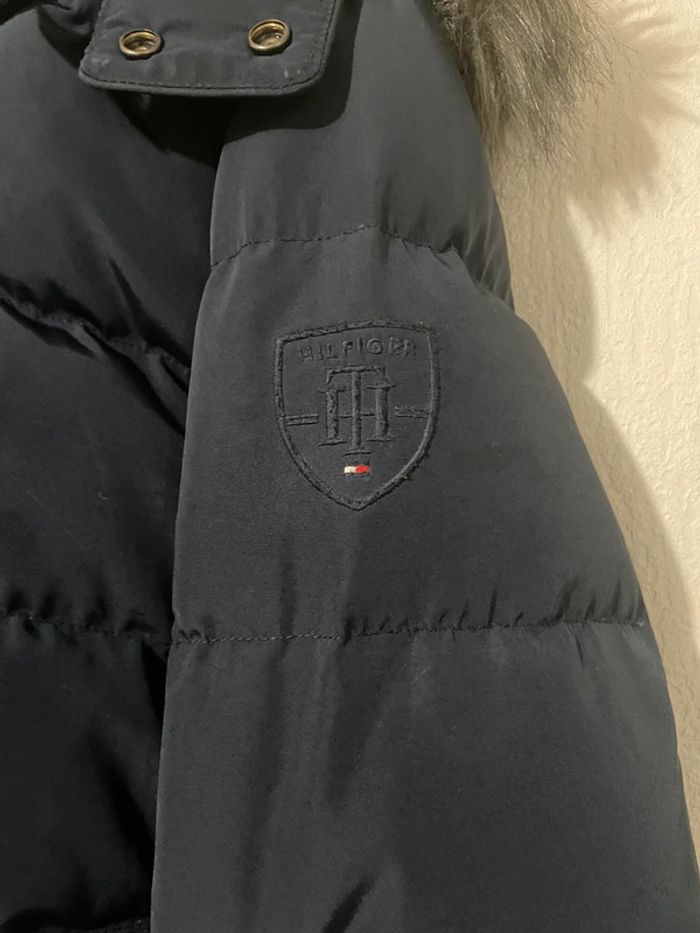 Doudoune homme Tommy Hilfiger bleu marine avec capuche fourrure - photo numéro 2