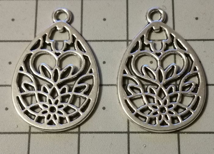 2 pendentifs "goutte" ajouré motif lotus, cœur... - photo numéro 3