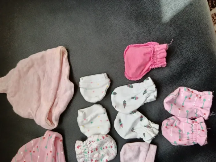 Lots de chaussettes, bonnets, gants bébé - photo numéro 3
