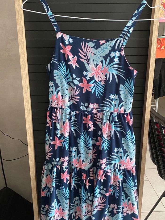 Robe fleurie pour enfants filles taille huit ans - photo numéro 2