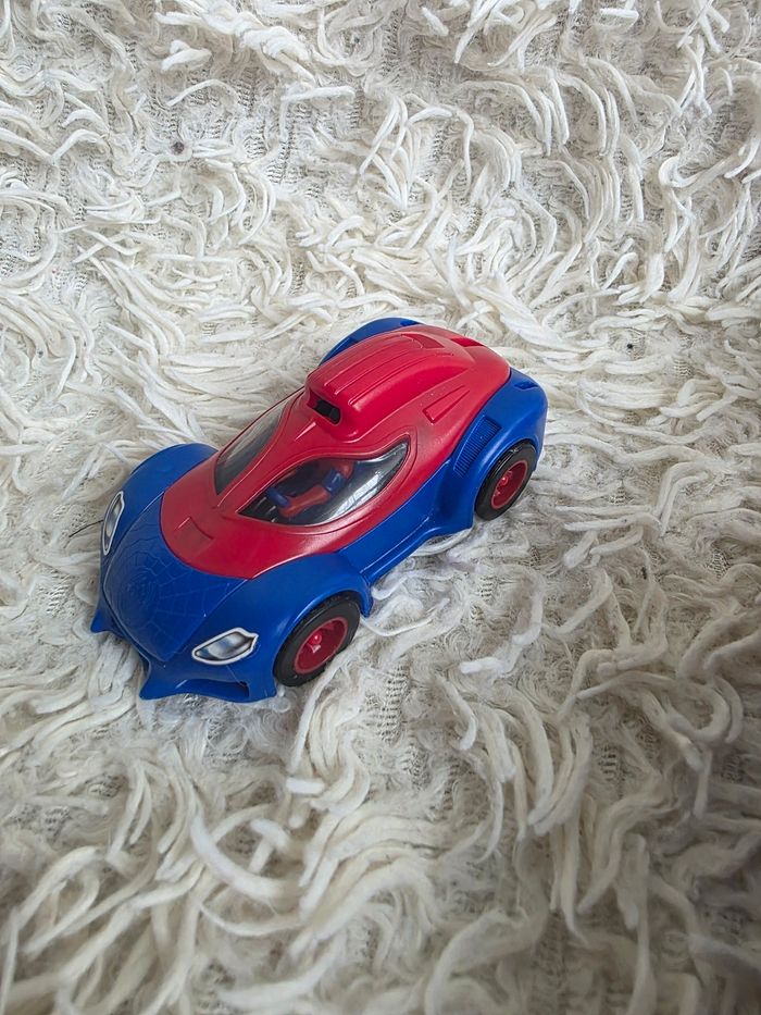 Voiture disney spiderman et spider cochon disneyland paris - photo numéro 4