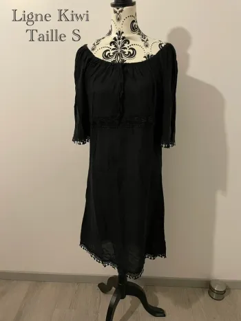 Robe ligne kiwi St Tropez bleu marine taille S dentelle crochet