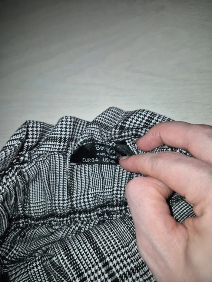 Pantalon à carreaux Bershka - photo numéro 4