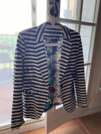 Desigual veste