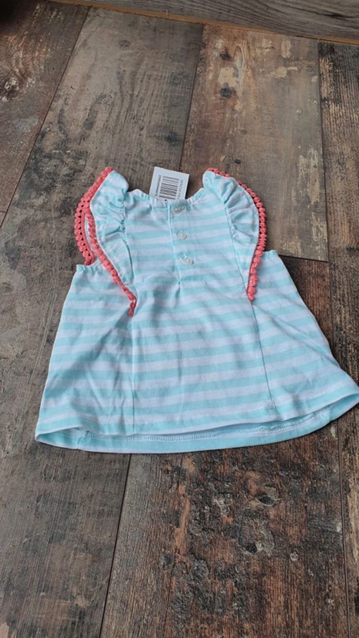 T-shirt 6 mois 68 cm en très bon état 👌 - photo numéro 3