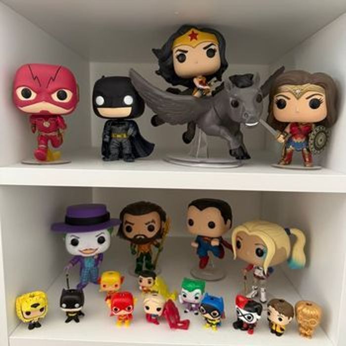 Lot de 8 figurines DC