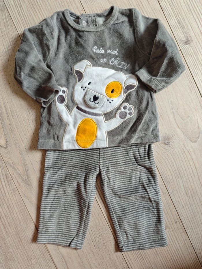 2 pyjamas velours 12 mois - photo numéro 4