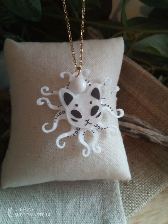 Collier chimère chat pieuvre et pierre de lune naturelle