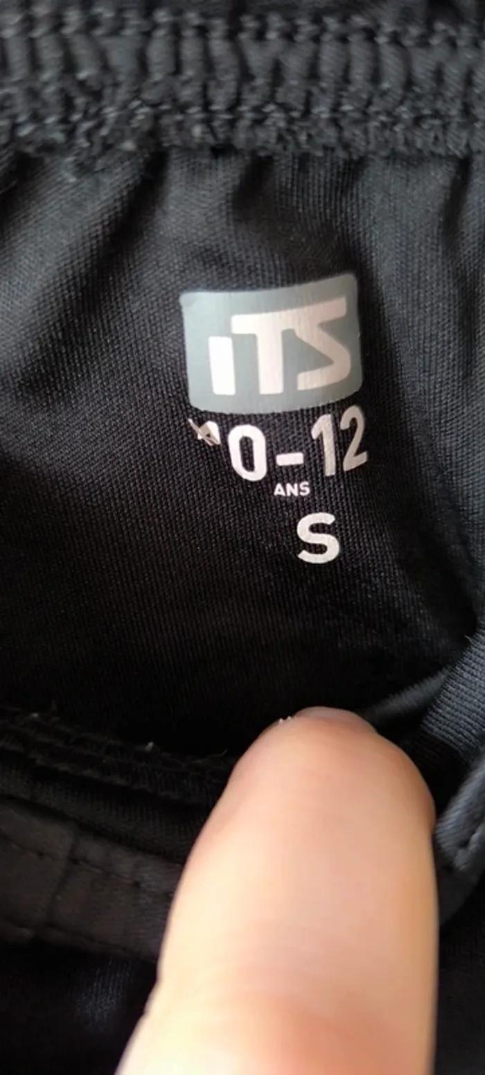Short de foot noir ITS taille 10-12 ans - photo numéro 2
