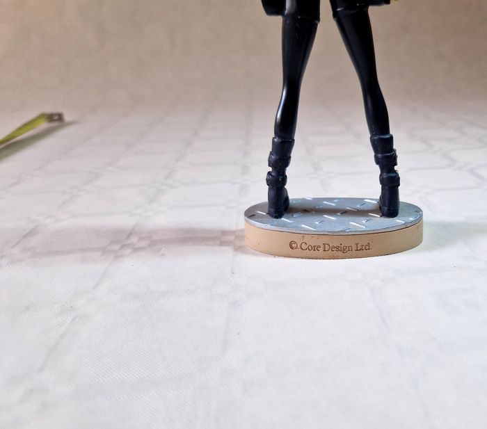 figurine de collection Atlas  , Tomb raider  , Lara Croft -    Sur les traces de Lara Croft ,Tour Von Croy - photo numéro 5