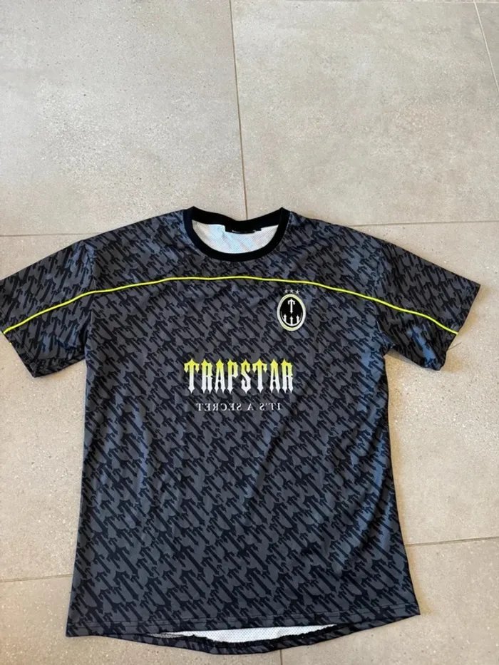 T-shirt Trapstar de foot , taille M, très bon état,