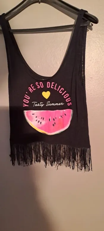 Débardeur noir décoré pastèque - Marque Jennyfer - Taille 40 - Très bon état.