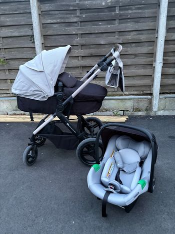 Poussette Moov2 Air 4en1 + Cosy et base