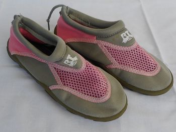 Chaussures aquatiques gris et rose - P.32/33