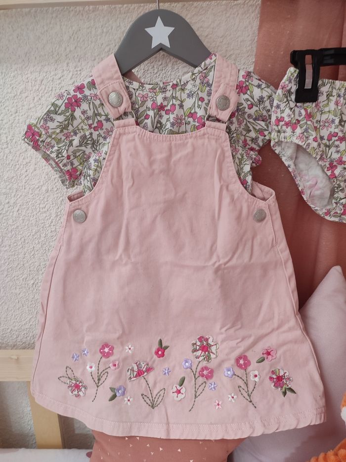 Ensemble Robe + tee shirt + culotte - Motif Fleuri - 23 mois - Très bon état - photo numéro 2