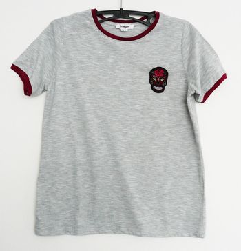 T shirt gris chine empiecement tete de mort multicolore. Jennyfer. Coton. Taille 38