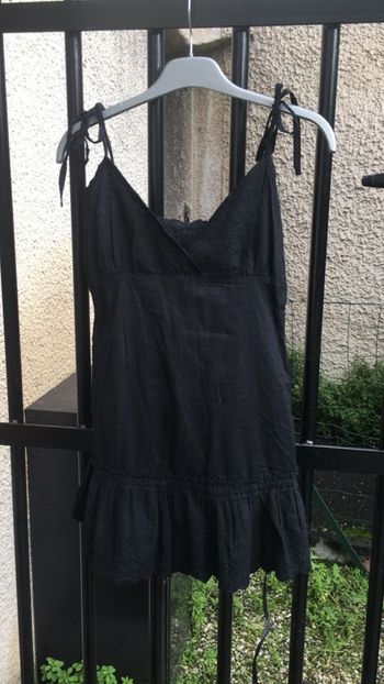 Débardeur noir brodé