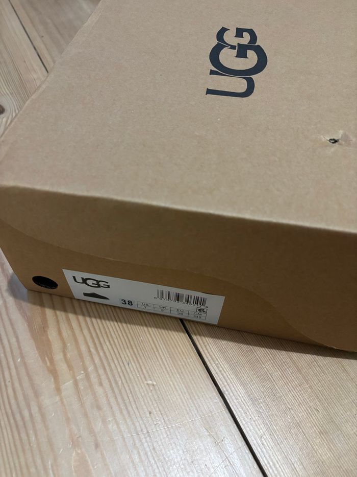 Ugg Tasman taille 38 neuf couleur noir - photo numéro 6