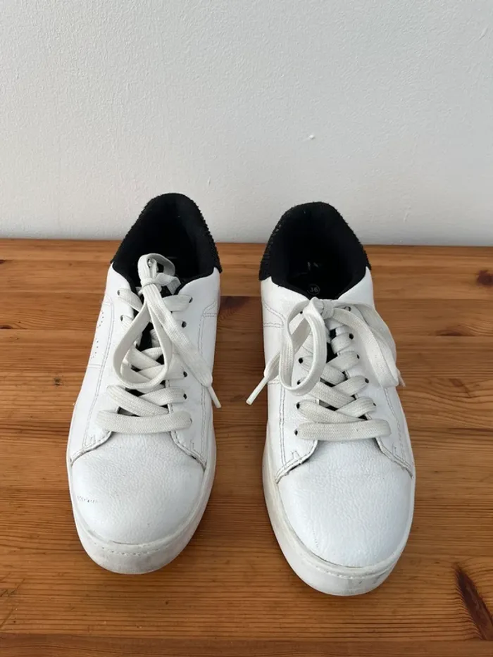 Chaussures avec oreilles de Mickey - photo numéro 2