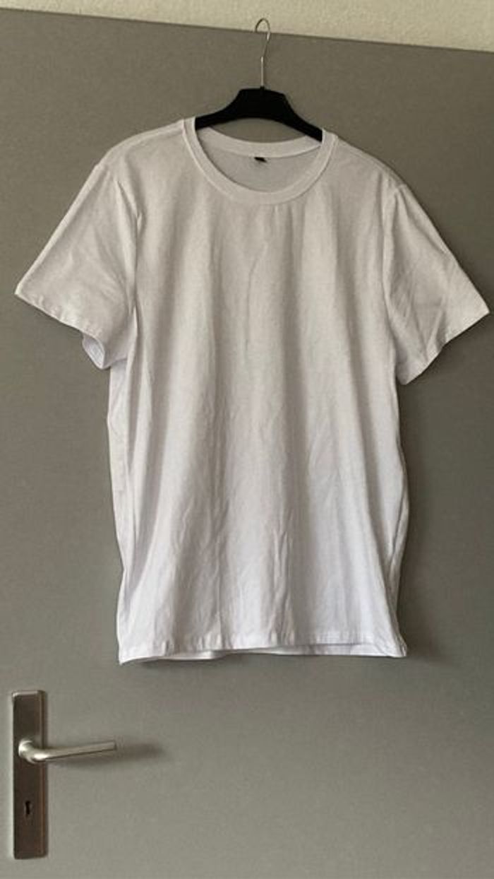 T-shirt femme blanc avec impression dans le dos