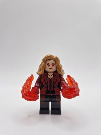 Figurine type lego Wanda sorcière rouge Marvel