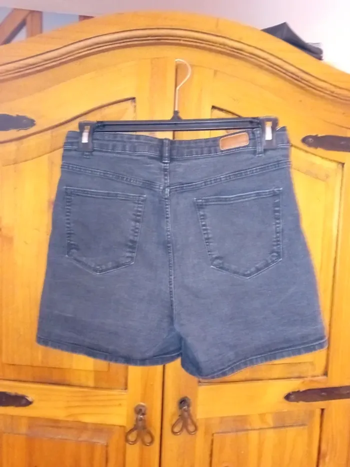 Short 42 - photo numéro 3