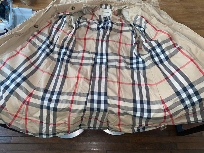 Trench burberry  14 ans (peut aussi convenir à un 34, petit 36) Valeur 900 euros - photo numéro 6