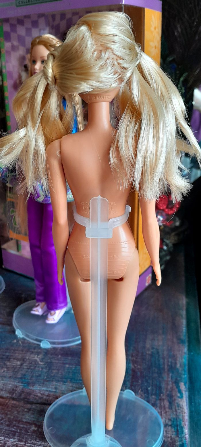 Poupée barbie Misti princesse Lolita et son petit chien - photo numéro 3