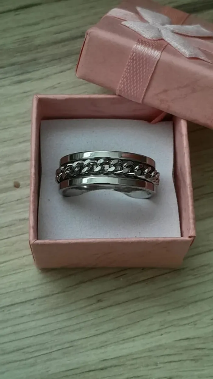 Bague anneau avec chaine, pour homme ou pour femme en Titane argentée, taille 60 - photo numéro 2