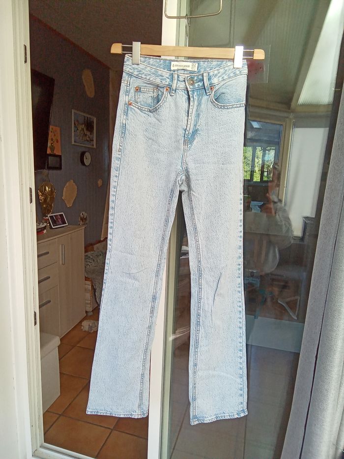 Pantalon en jean taille 32- bleu - Stradivarius (Mad)