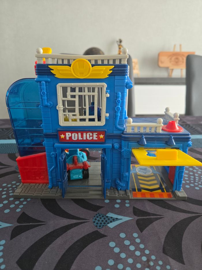 Station de Police Superthings - photo numéro 3