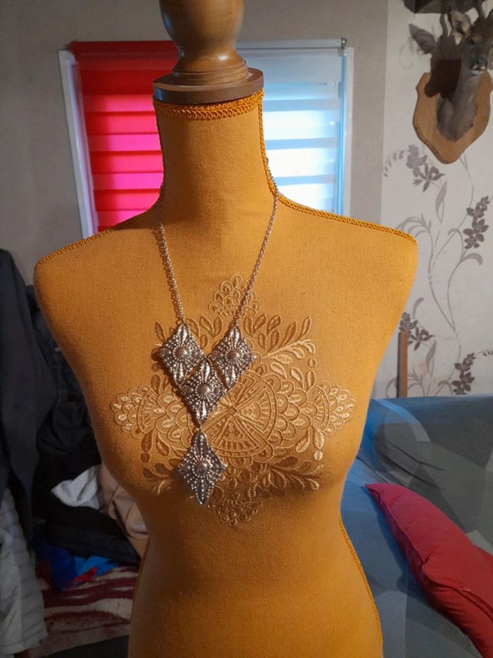 Collier doré