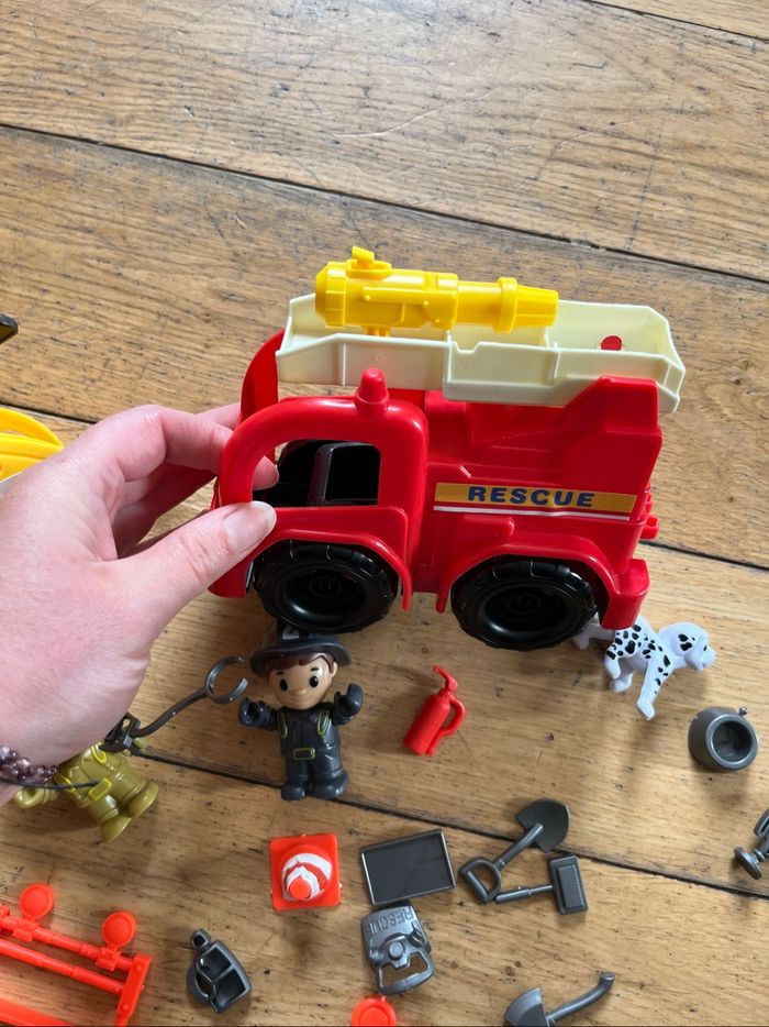 Kit jouets véhicules de secours et personnages  2 véhicules - photo numéro 3