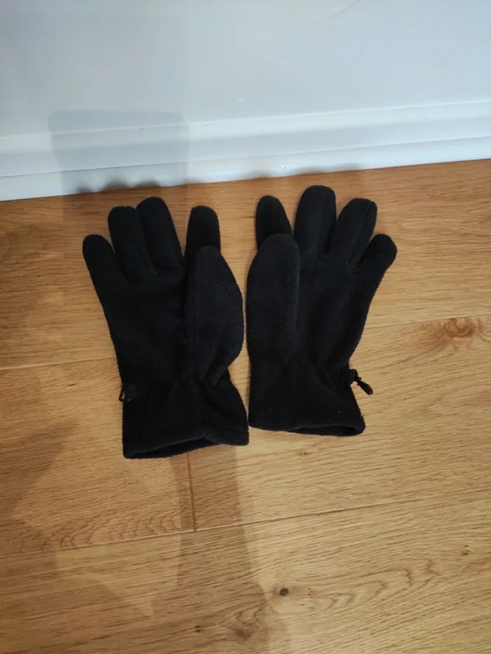 Gants noirs enfant - 2 à 4 ans - très bon état - photo numéro 5