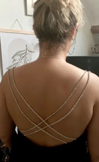 Robe en satin avec dos strass