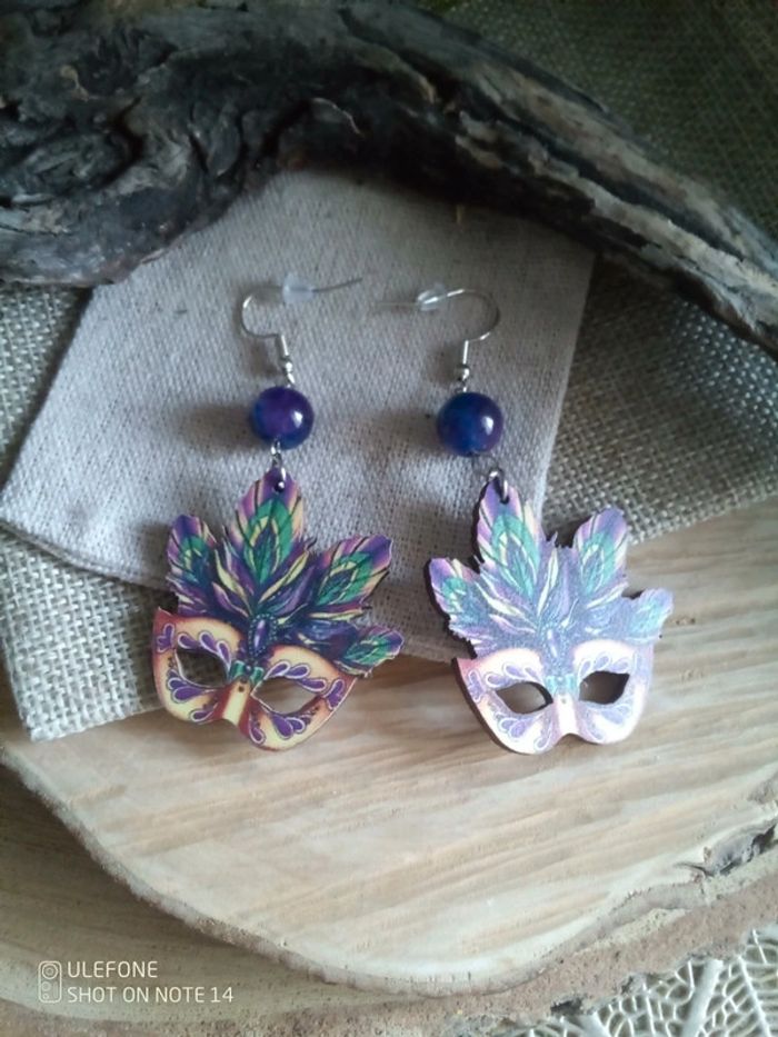 Boucles d'oreilles au bal masqué et pierres de sugilite - photo numéro 3