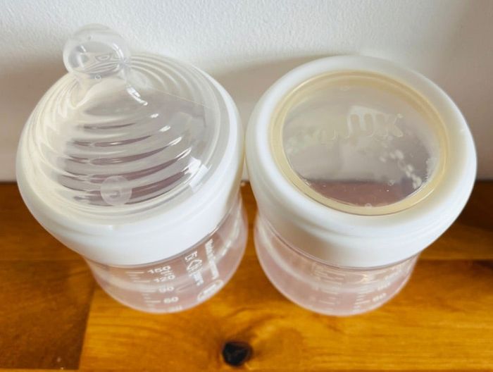 Deux biberons Nuk 150 ml