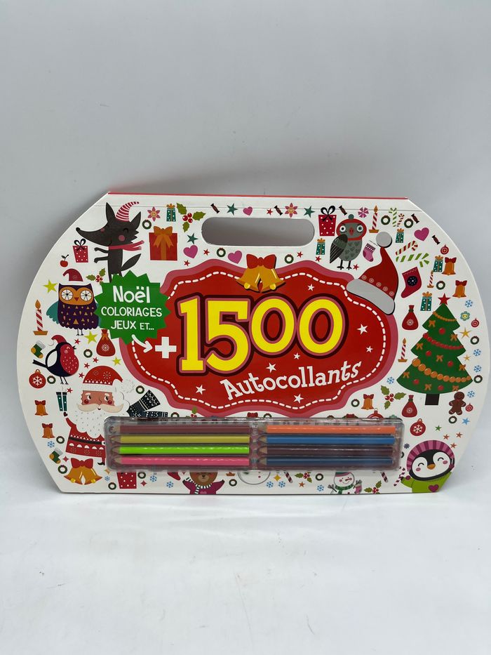 Valisette livre d’activités Spécial Noël avec ces crayons de couleurs et 1500 autocollants neuf