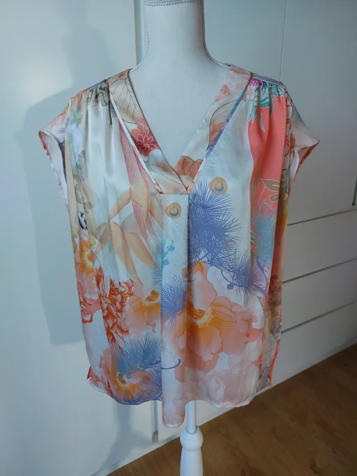 Jolie blouse manches courtes