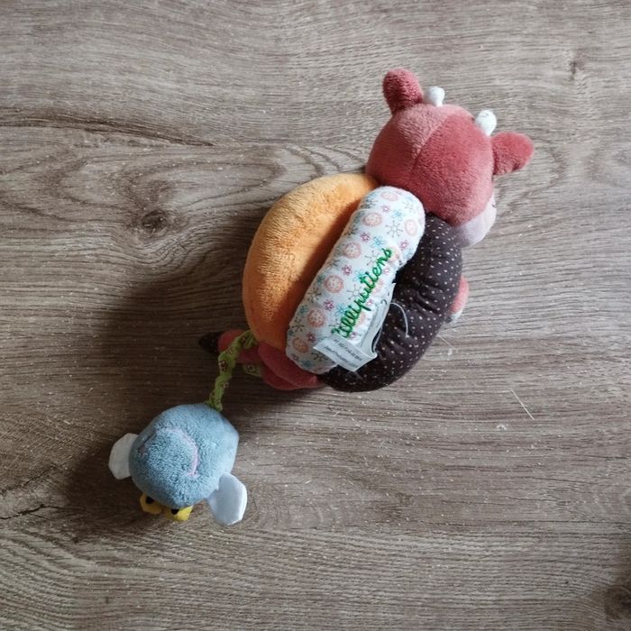 💖 Jouet peluche doudou éducatif hochet a poignées vache Vicky Lilliputiens 💖 #emyfleury_jouets - photo numéro 6