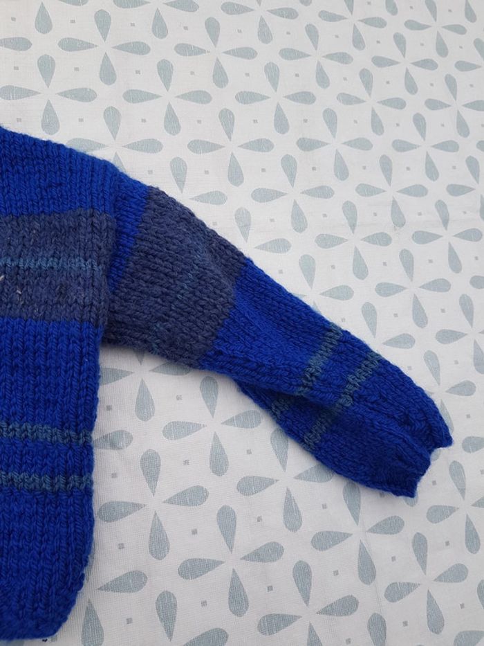 Pull fait main garçon 6 mois - photo numéro 4