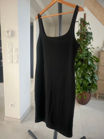 Robe noir moulante 
