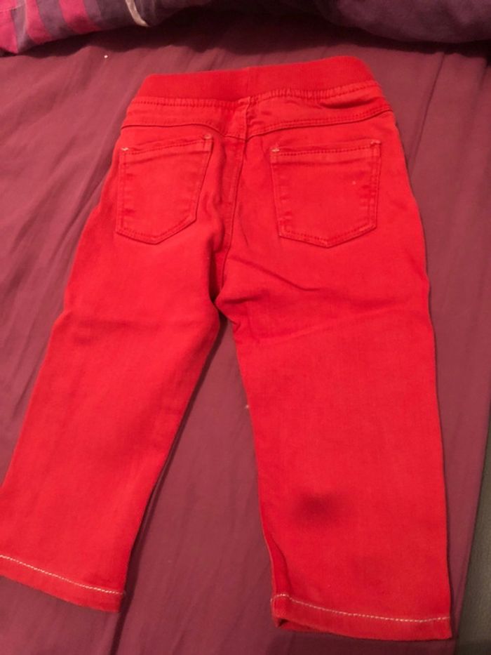 Pantalon jean rouge mixte 12 mois TB état - photo numéro 4
