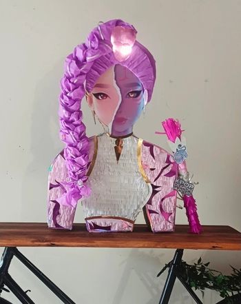 Pinatas XL anniversaire K-pop Rumi 