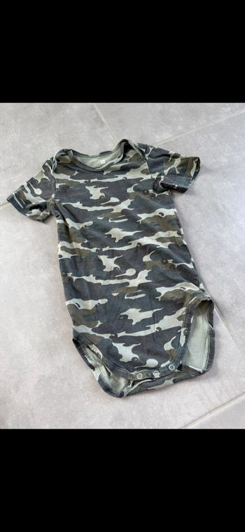 Body manches courtes Camouflage Hema 3-4 ans