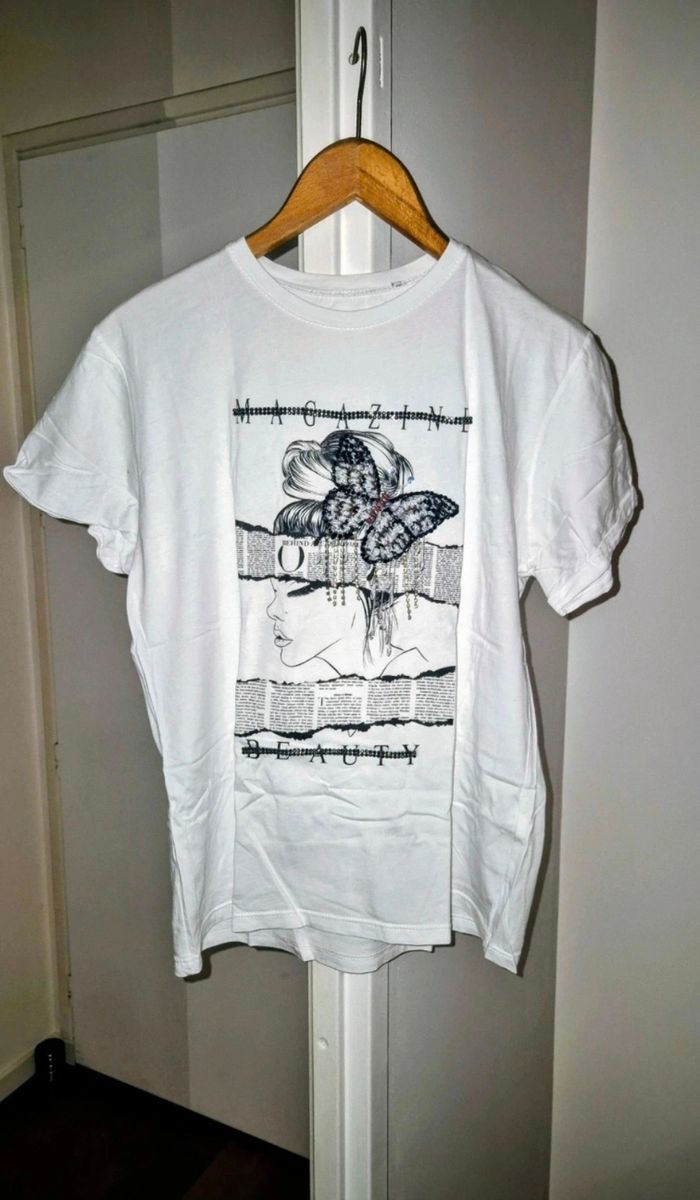 Tee-shirt blanc motif et sequins