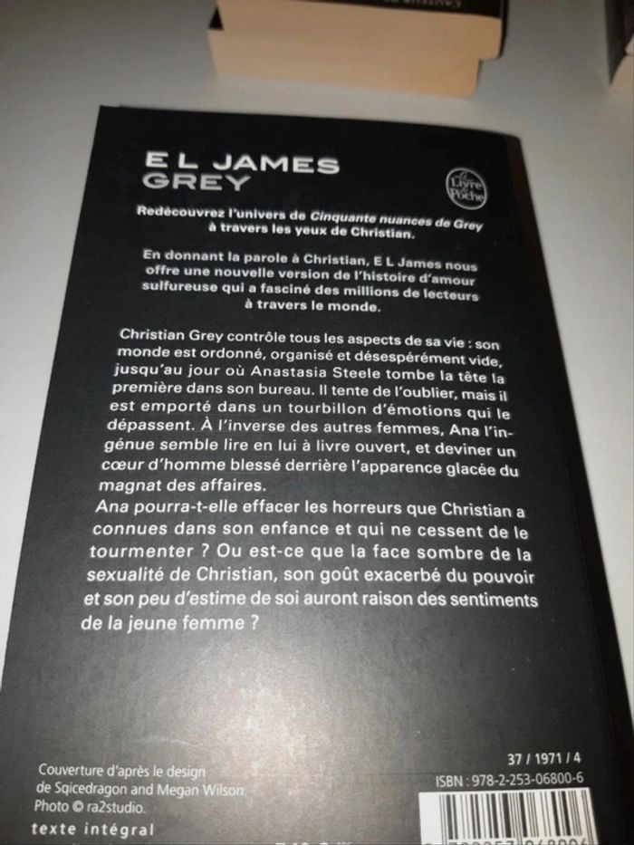 Livres de E.L. James - 50 nuances de grey et 50 nuances plus sombres - photo numéro 2